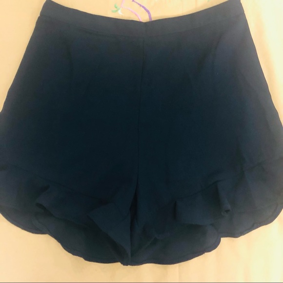 Black shorts - Picture 6 of 9